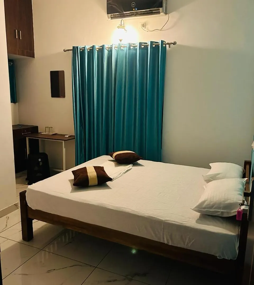 Heavenkey Rooms Kazhakuttam Πανσιόν