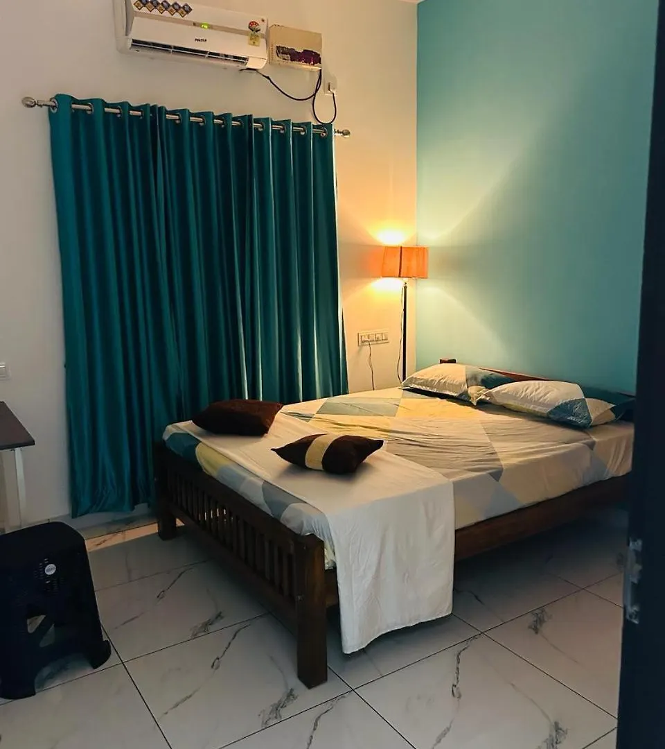 Πανσιόν Heavenkey Rooms Kazhakuttam